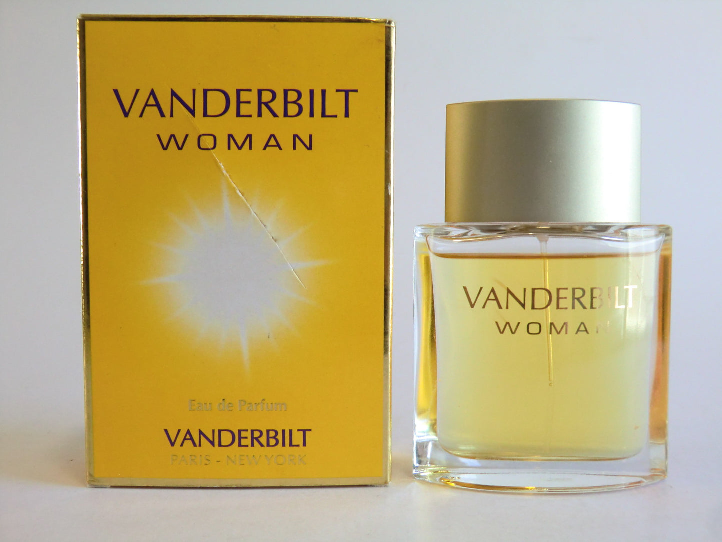 Gloria Vanderbilt - Vanderbilt Woman EDP Vap (Damaged Box)